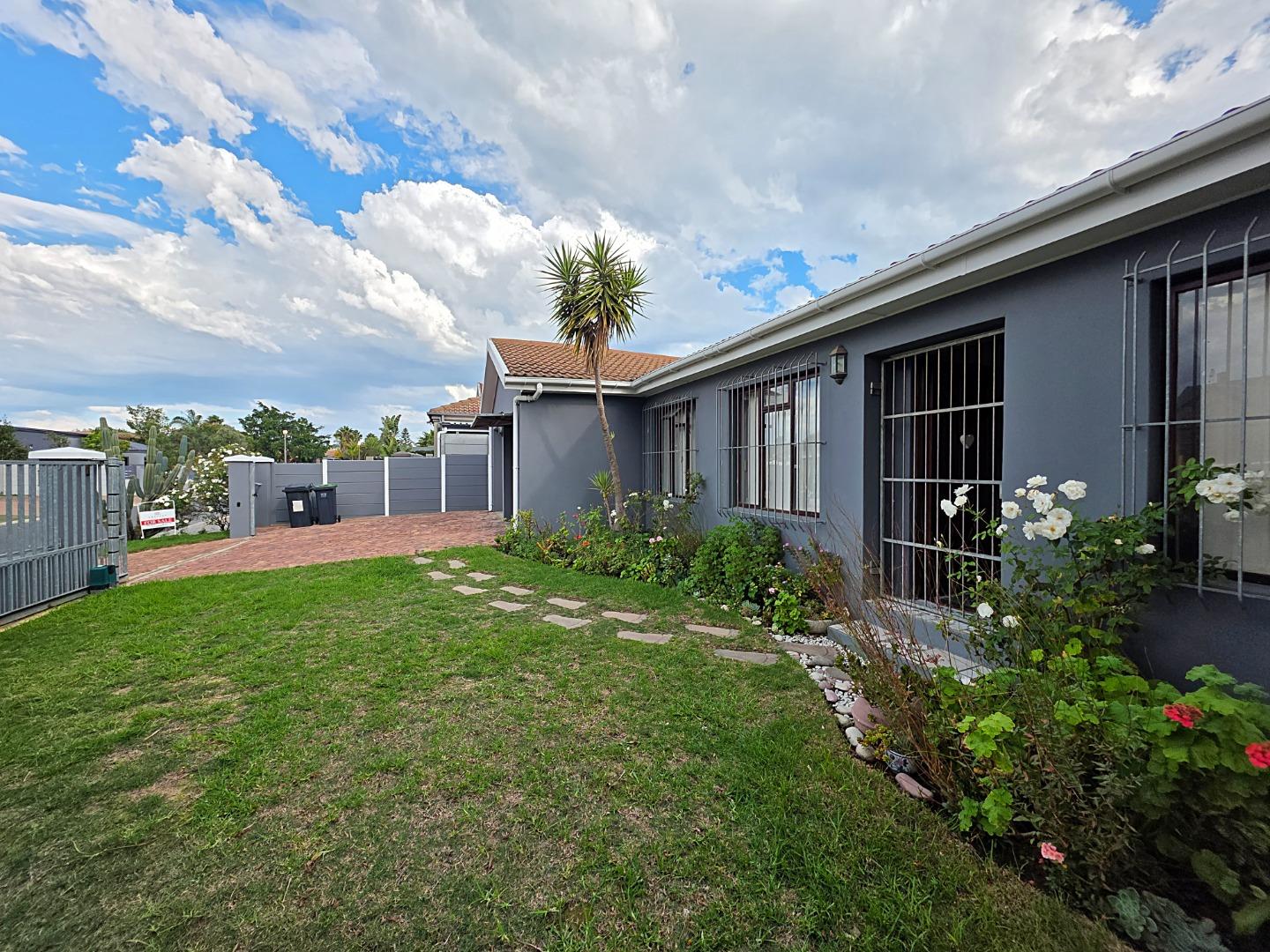 5 Bedroom  House for Sale in Kraaifontein - Western Cape