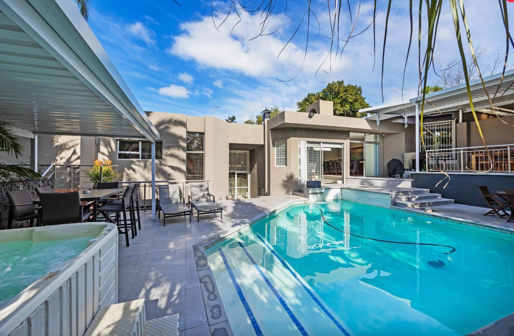 6 Bedroom House for Sale - Western Cape