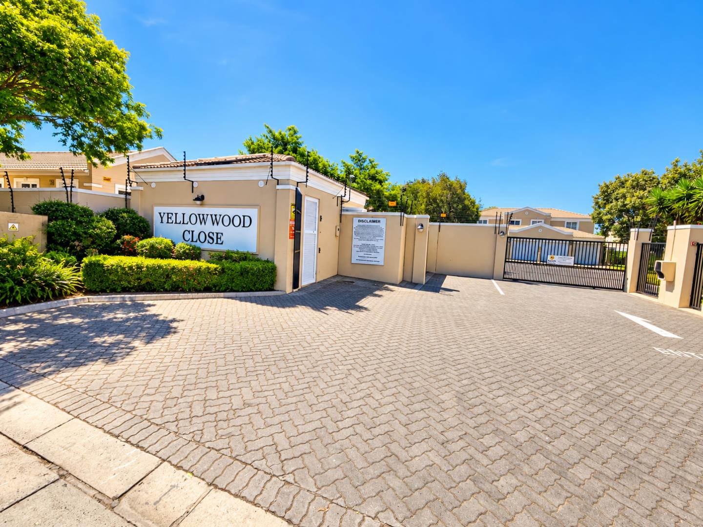 769441_Sunlit_Yellowwood_Close_Entrance.png