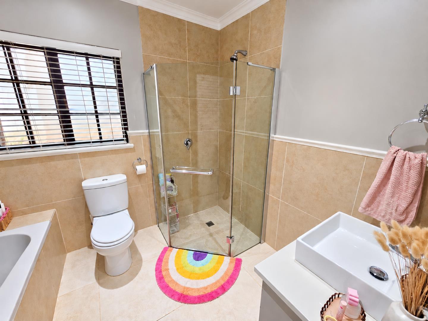 769572_Bright_Modern_Bathroom_with_Rainbow_Rug.png