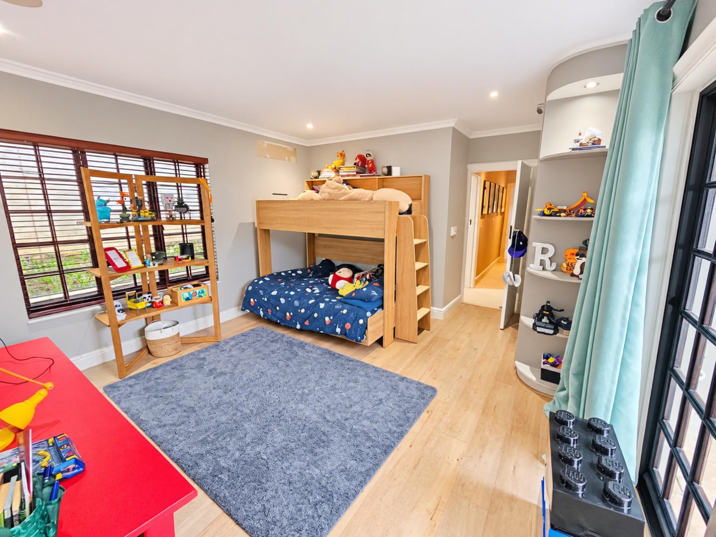 769572_Bright_Modern_Children’s_Bedroom_with_Bunk_Bed.png