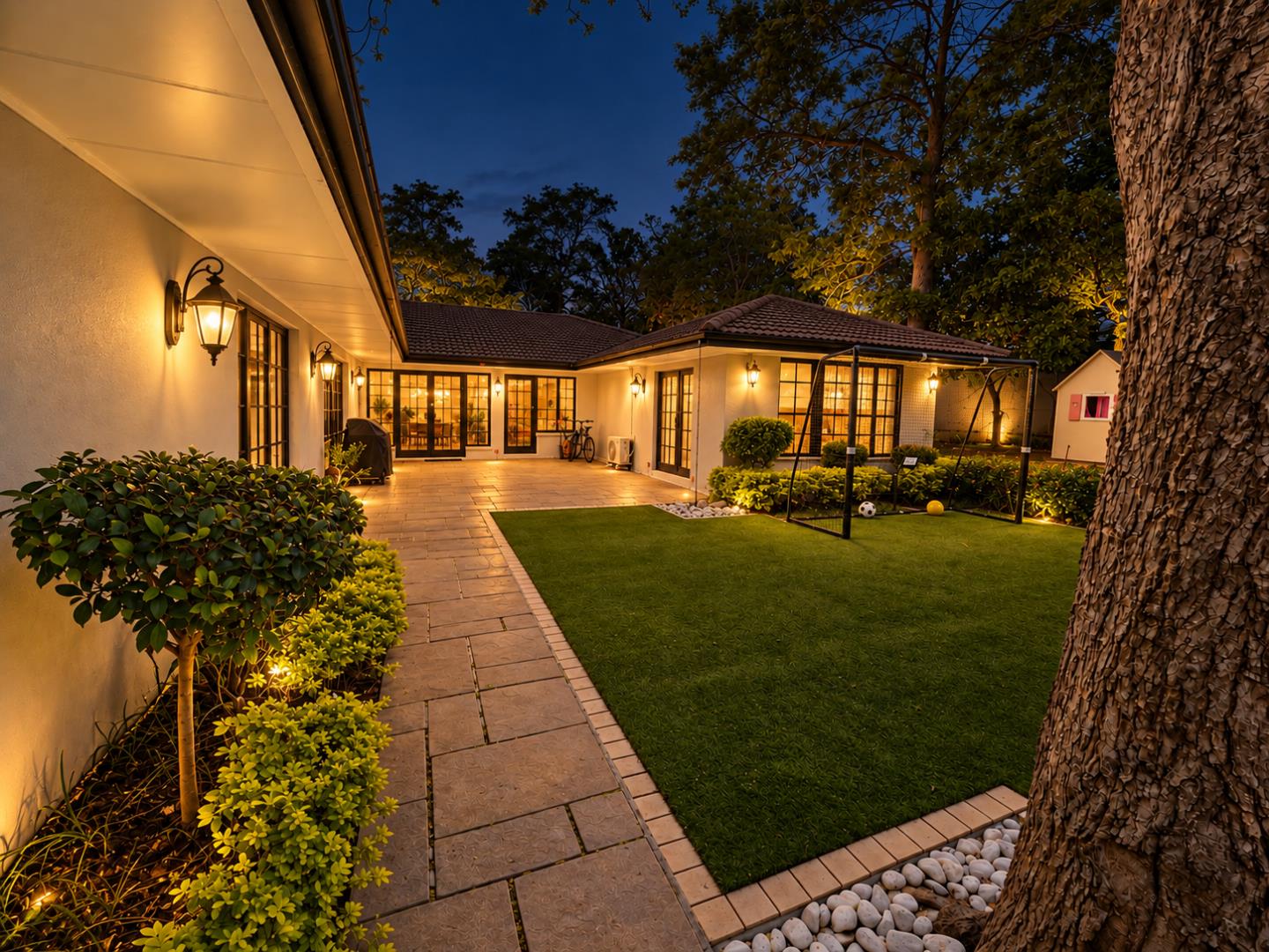 769572_Twilight_Courtyard_with_Warm_Lights.png