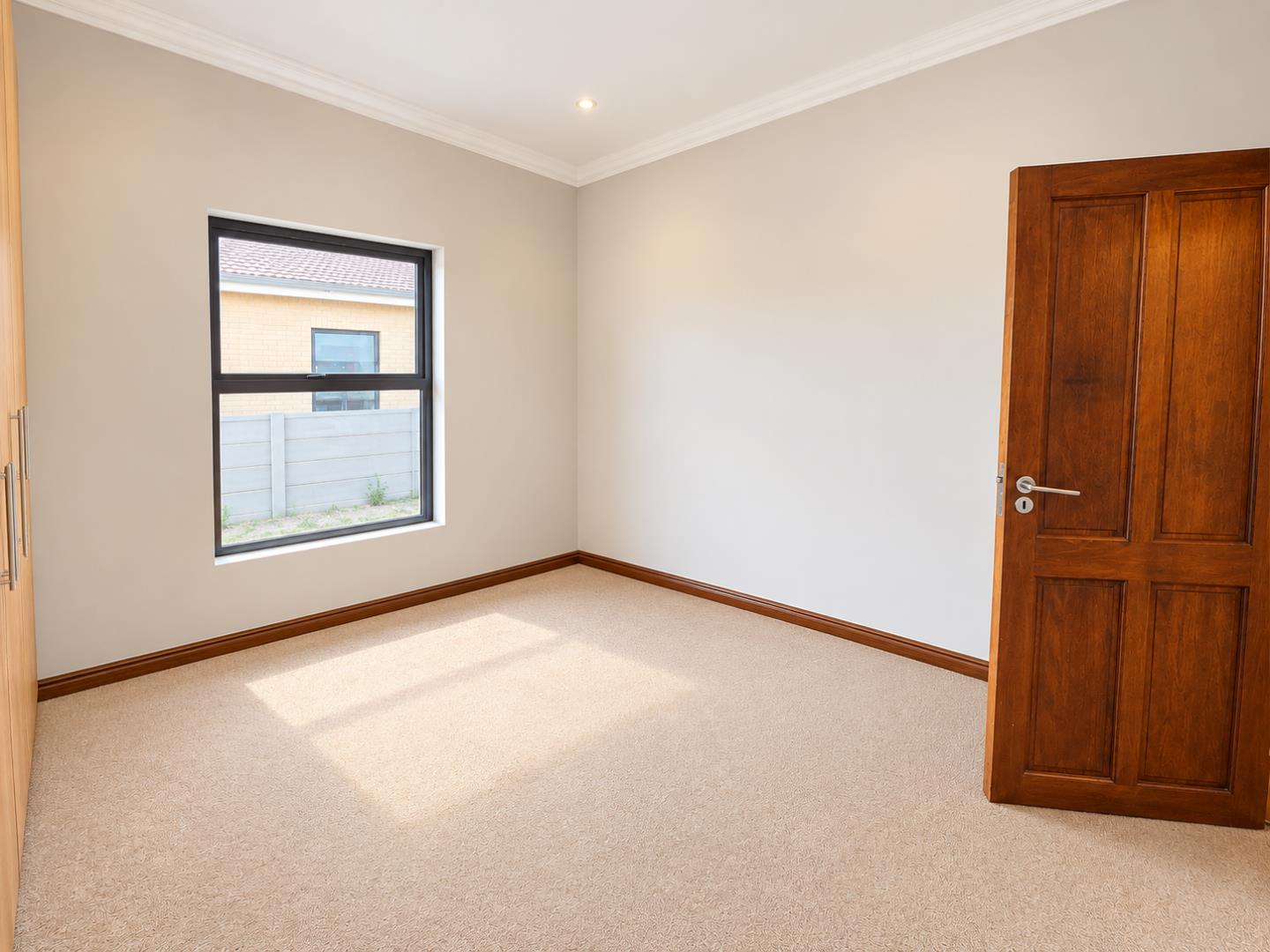 769601_Bright_Minimalist_Empty_Bedroom.png