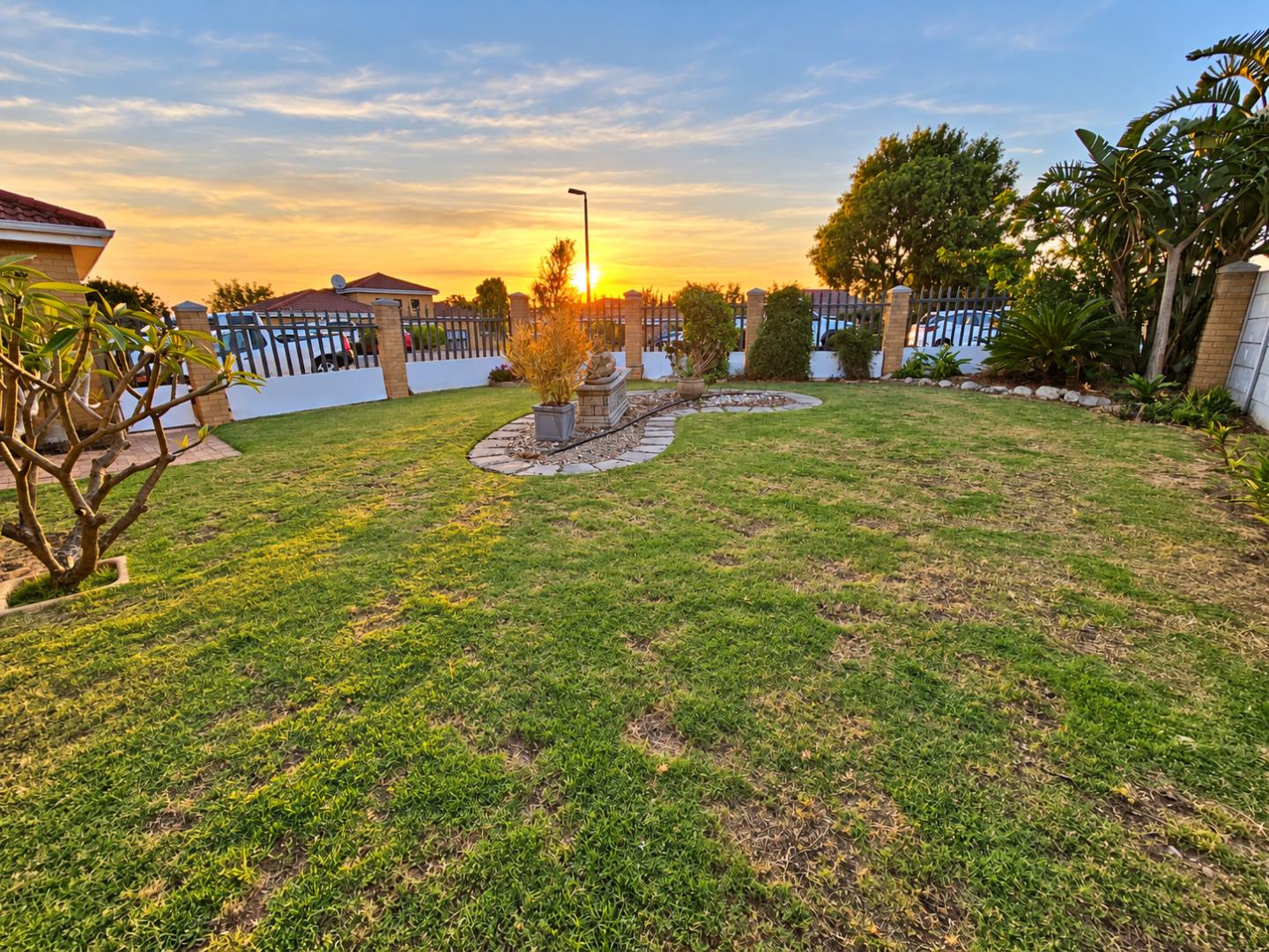 769601_Golden_Hour_Suburban_Garden_View.png