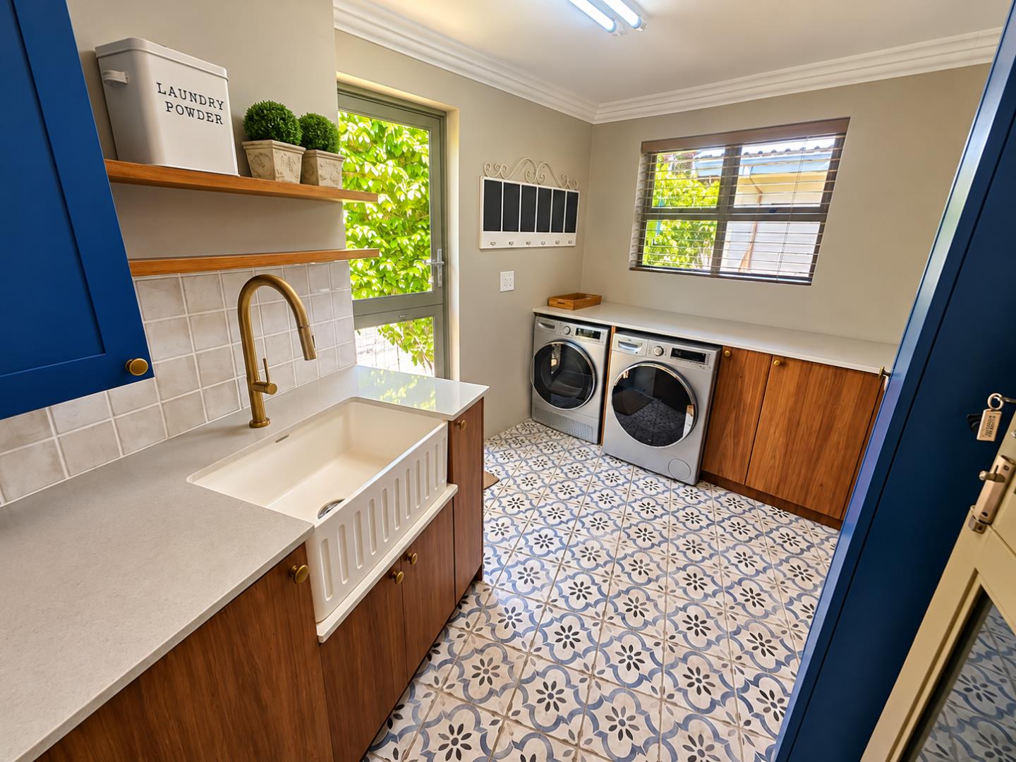769820_Bright_Modern_Farmhouse_Laundry_Room.png