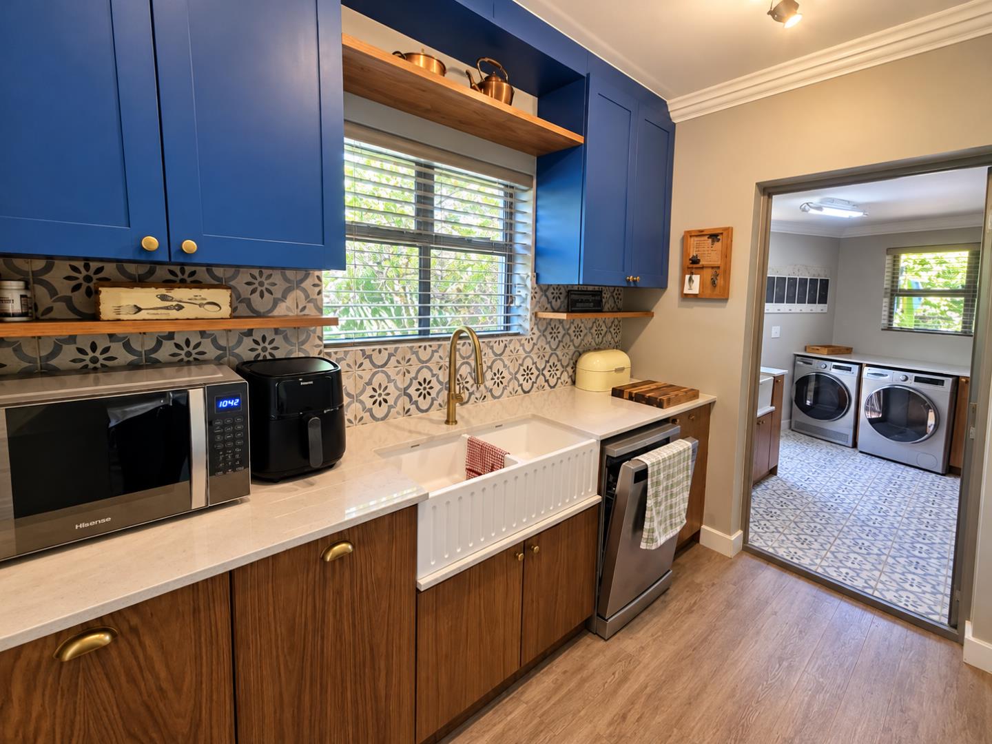 769820_Bright_Navy_Kitchen_and_Laundry_Room.png