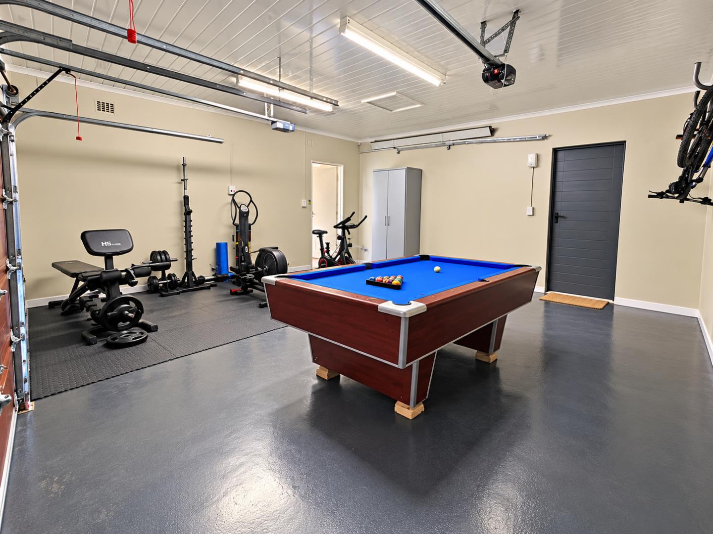 769820_Modern_Garage_Gym_and_Billiards_Room.png