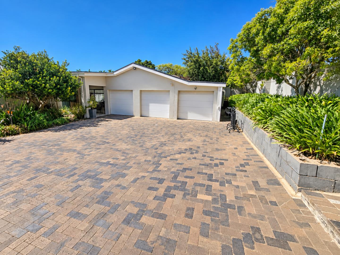 769820_Sunlit_Three-Car_Garage_and_Driveway.png