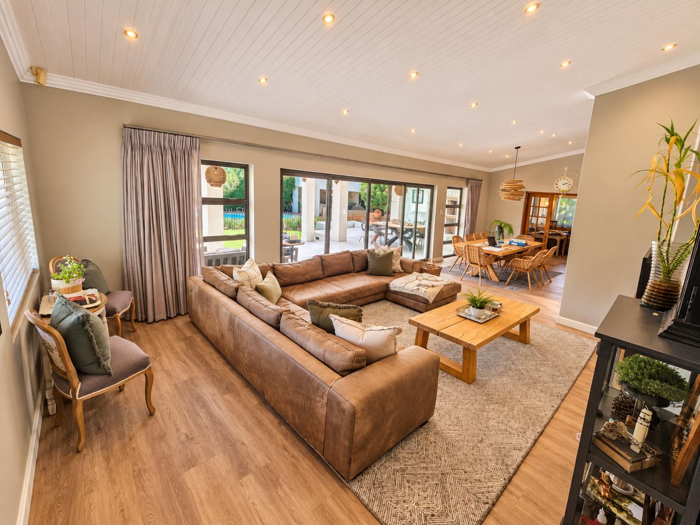 769820_Warm_Open-Plan_Living_and_Dining_Room.png